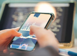 Transparentní postup výběru a převodu prostředků, který ověřuje investor