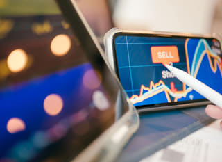 Analytik sledující příležitosti na trzích s Bitcoinem, Ethereem a forexem